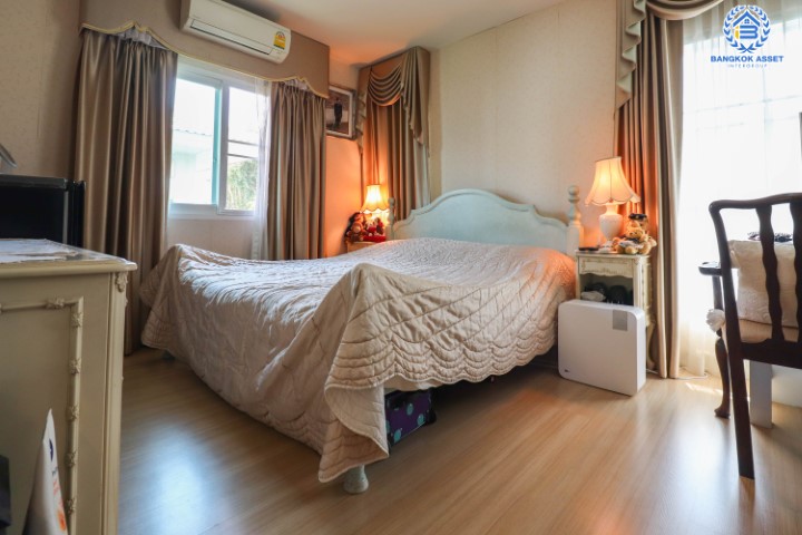 *****บ้านเดี่ยวมือสองนนทบุรี ม.คณาสิริ ชัยพฤกษ์-วงแหวน จากแบรนด์ชื่อดัง Sansiri บ้านสวย แถมเฟอร์นิเจอร์มายมาก บนเนื้อที่ 51.6 ตร.ว. มาพร้อมฟังก์ชัน 3 ห้องนอน 2 ห้องน้ำ จอดรถ 2 คัน แถมฟรี ! เครื่องปรับอากาศ 5 เครื่อง เติมเต็มด้วยสิ่งอำนวยความสะดวกครบครัน บนทำเลศักยภาพ ใกล้ถนนกาญจนาภิเษก และ รถไฟฟ้าสถานีคลองบางไผ่